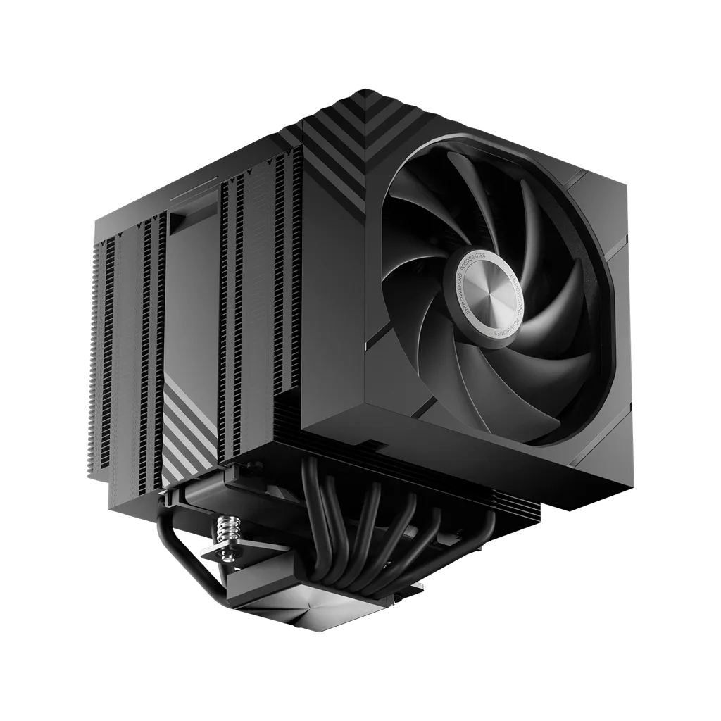 黑色 TURRIS 620 底部視角,六條熱導管與銅底座